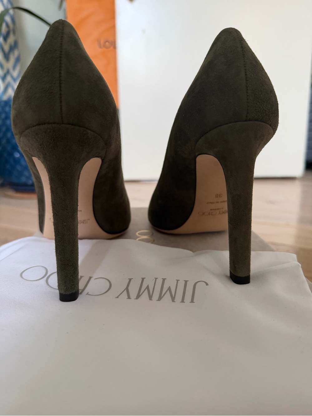 Jimmy Choo Baker 100 Vine Suede Pump w/ Clear Plexi Insert Sz 38 NIB - Picture 8 of 8